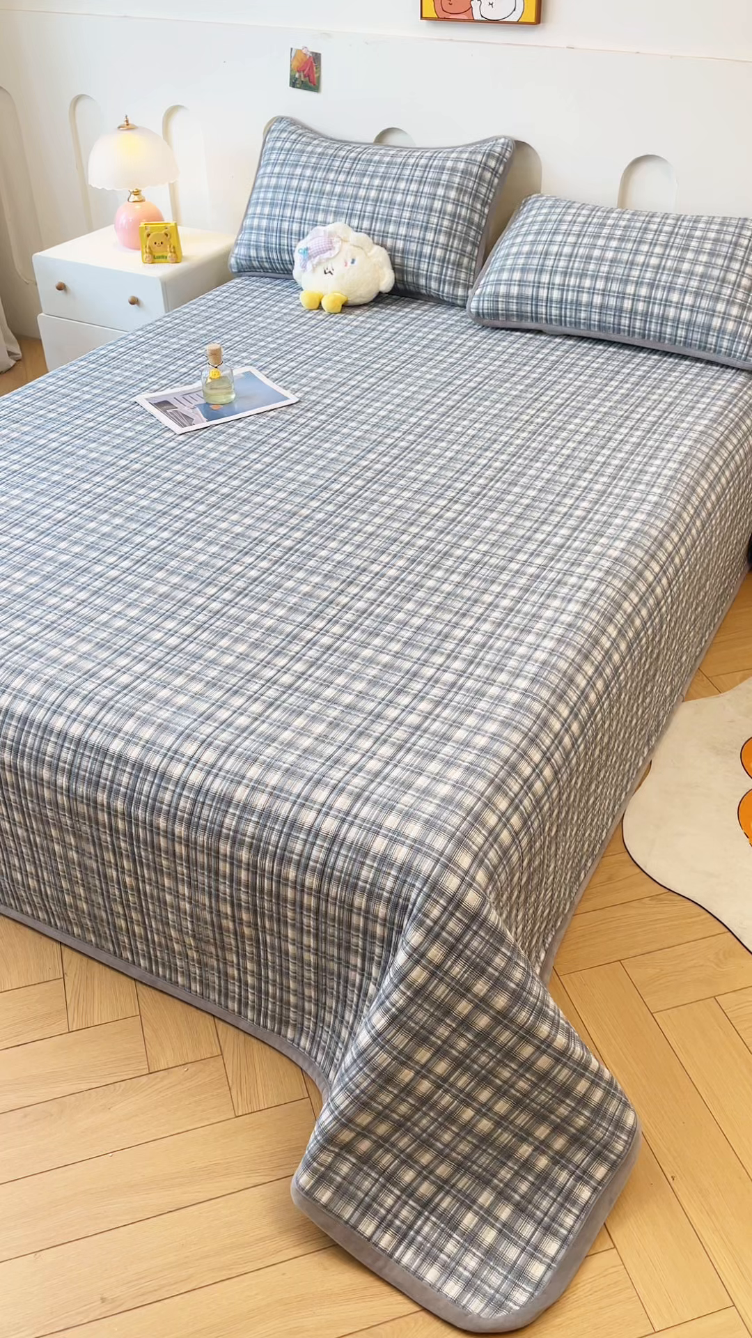 91家纺网 家纺一手货源 找家纺 梵朴 2025新款A类棉加绒一面纯棉一面宝宝婴儿牛奶绒双面可用床盖单品学生床垫炕盖 可可蓝格