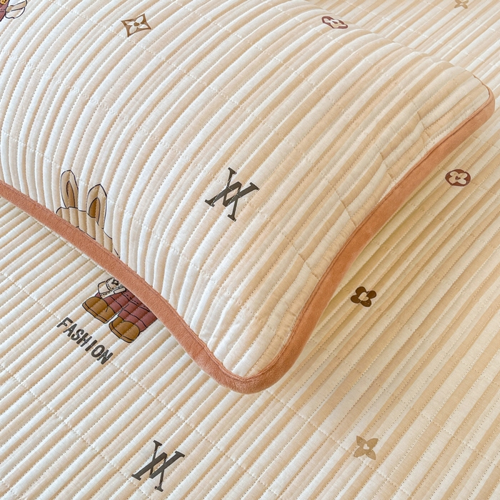 91家纺网 家纺一手货源 找家纺 梵朴 2025新款A类棉加绒一面纯棉一面宝宝婴儿牛奶绒双面可用床盖单品学生床垫炕盖 潮流玩偶