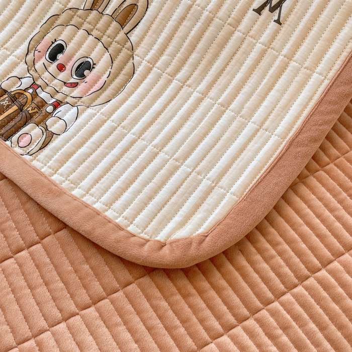 91家纺网 家纺一手货源 找家纺 梵朴 2025新款A类棉加绒一面纯棉一面宝宝婴儿牛奶绒双面可用床盖单品学生床垫炕盖 潮流玩偶