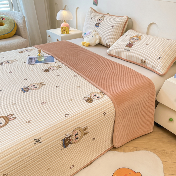 91家纺网 家纺一手货源 找家纺 梵朴 2025新款A类棉加绒一面纯棉一面宝宝婴儿牛奶绒双面可用床盖单品学生床垫炕盖 潮流玩偶