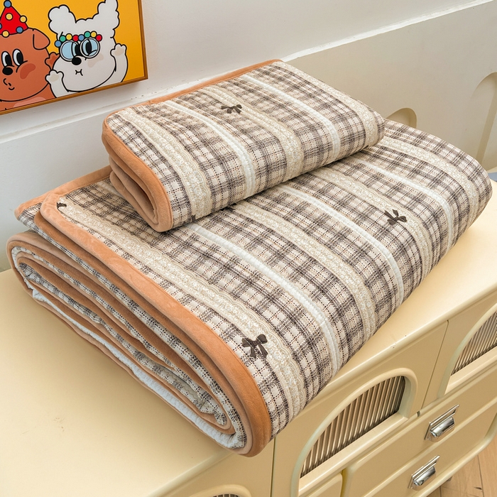 91家纺网 家纺一手货源 找家纺 梵朴 2025新款A类棉加绒一面纯棉一面宝宝婴儿牛奶绒双面可用床盖单品学生床垫炕盖 花边蝴蝶结