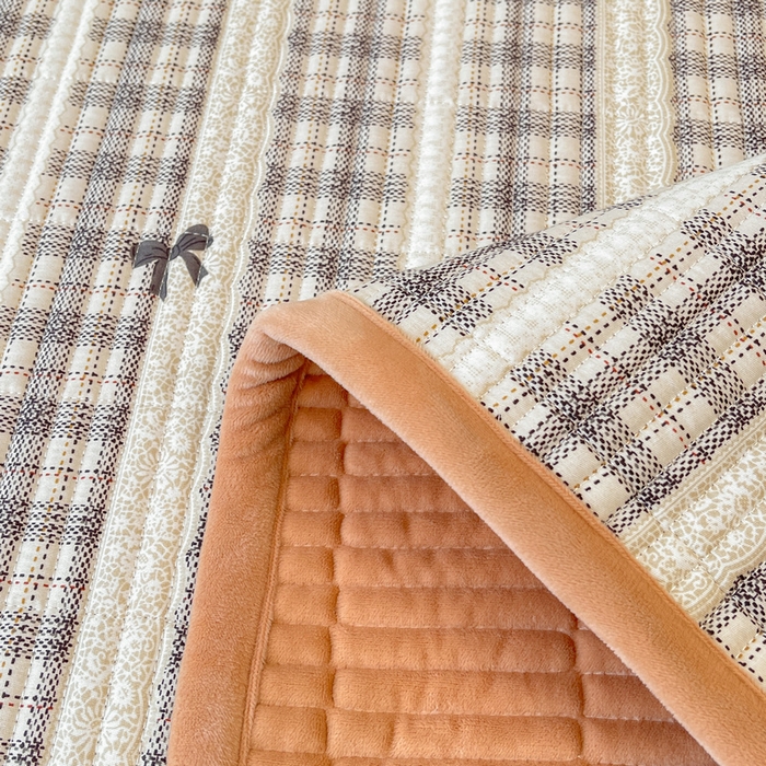 91家纺网 家纺一手货源 找家纺 梵朴 2025新款A类棉加绒一面纯棉一面宝宝婴儿牛奶绒双面可用床盖单品学生床垫炕盖 花边蝴蝶结