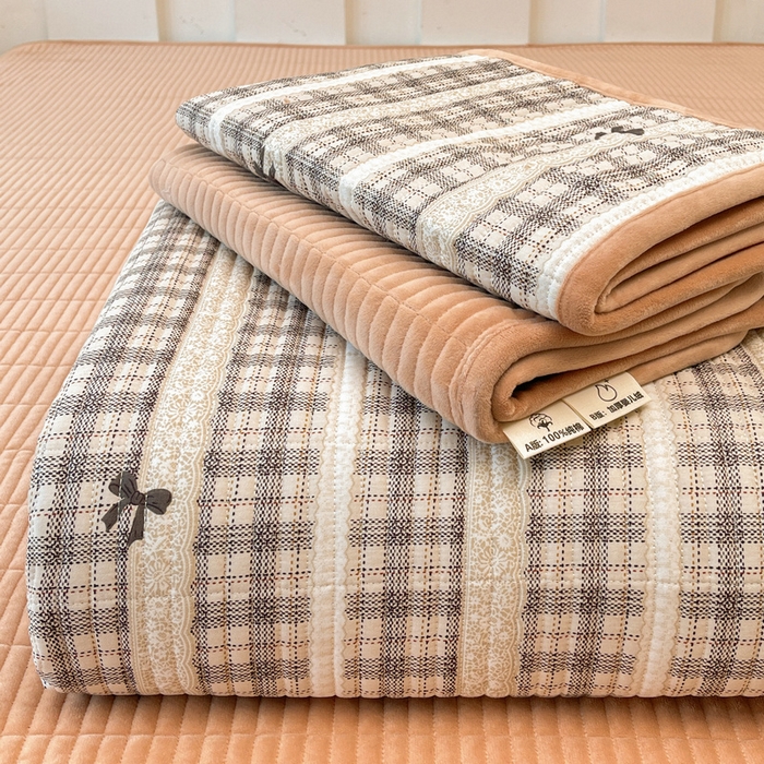 91家纺网 家纺一手货源 找家纺 梵朴 2025新款A类棉加绒一面纯棉一面宝宝婴儿牛奶绒双面可用床盖单品学生床垫炕盖 花边蝴蝶结