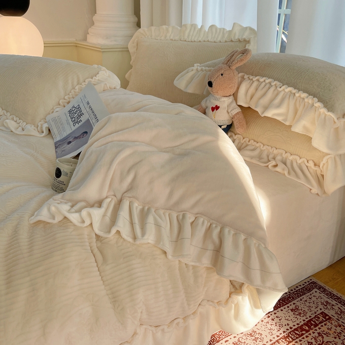 91家纺网 家纺一手货源 找家纺 六巷胡同 2025新款轻法式公主蝴蝶结提花牛奶绒四件套-风格一 公主蝴蝶结-白