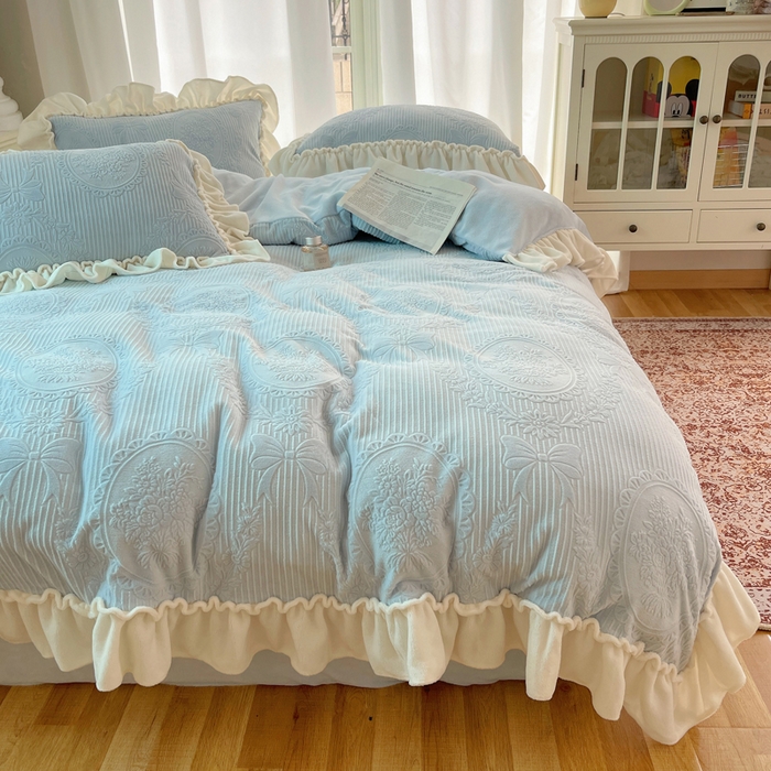 91家纺网 家纺一手货源 找家纺 （总）六巷胡同 2025新款轻法式公主蝴蝶结提花牛奶绒四件套-风格一