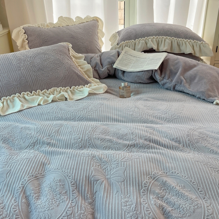 91家纺网 家纺一手货源 找家纺 六巷胡同 2025新款轻法式公主蝴蝶结提花牛奶绒四件套-风格一 公主蝴蝶结-紫