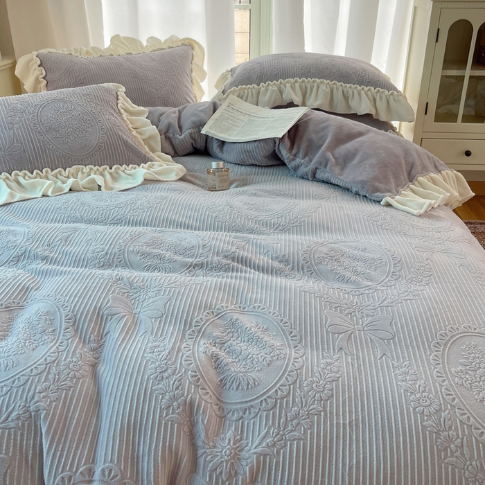 91家纺网 家纺一手货源 找家纺 六巷胡同 2025新款轻法式公主蝴蝶结提花牛奶绒四件套-风格一 公主蝴蝶结-紫