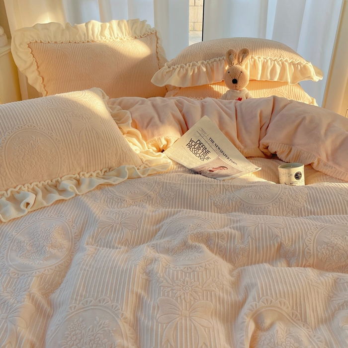 91家纺网 家纺一手货源 找家纺 六巷胡同 2025新款轻法式公主蝴蝶结提花牛奶绒四件套-风格一 公主蝴蝶结-粉