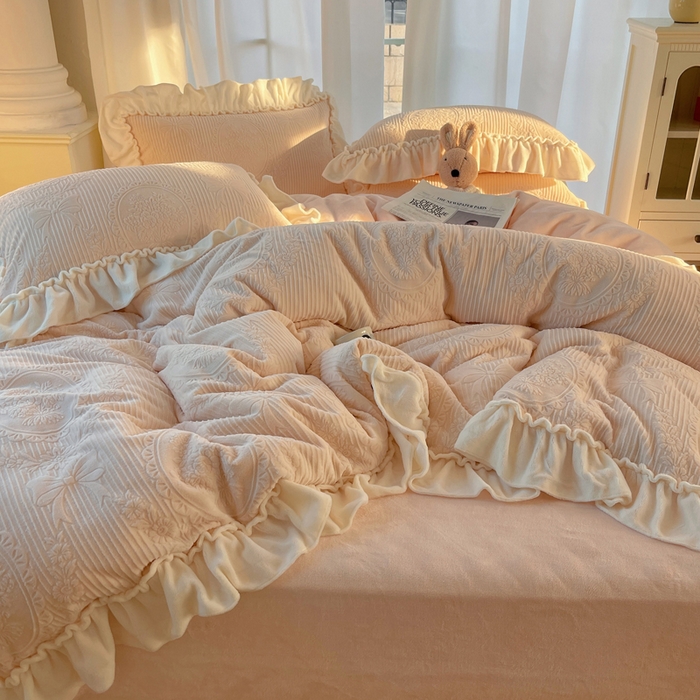 91家纺网 家纺一手货源 找家纺 六巷胡同 2025新款轻法式公主蝴蝶结提花牛奶绒四件套-风格一 公主蝴蝶结-粉