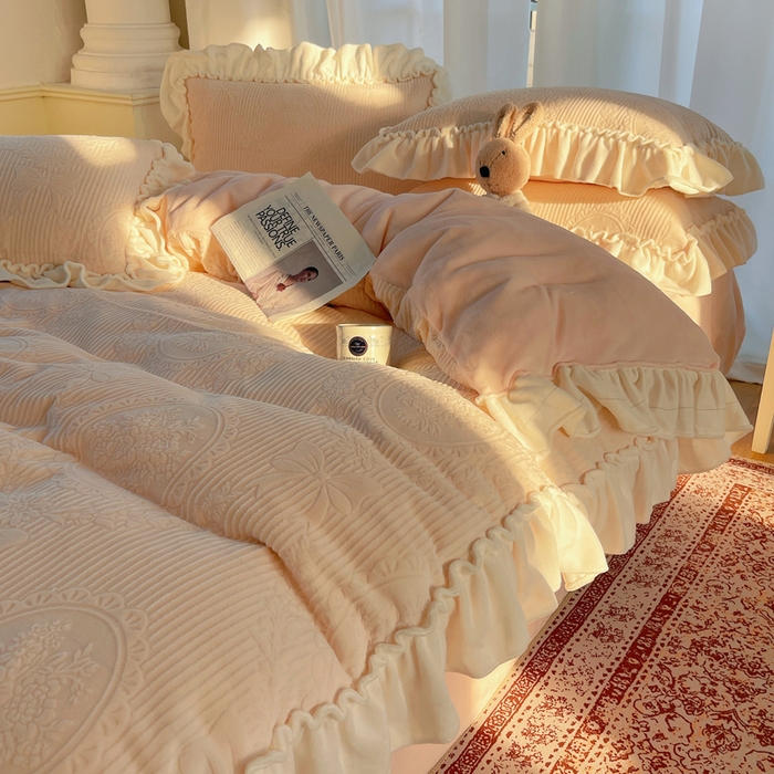 91家纺网 家纺一手货源 找家纺 六巷胡同 2025新款轻法式公主蝴蝶结提花牛奶绒四件套-风格一 公主蝴蝶结-粉