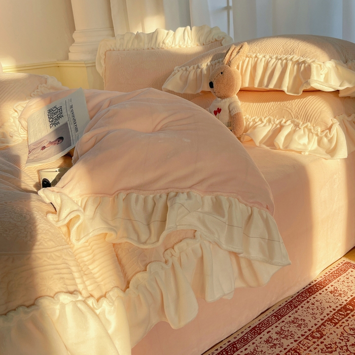 91家纺网 家纺一手货源 找家纺 六巷胡同 2025新款轻法式公主蝴蝶结提花牛奶绒四件套-风格一 公主蝴蝶结-粉