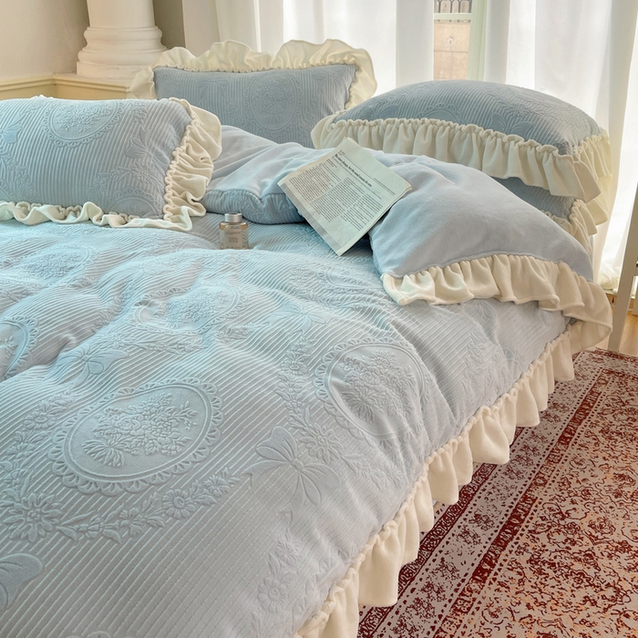 91家纺网 家纺一手货源 找家纺 六巷胡同 2025新款轻法式公主蝴蝶结提花牛奶绒四件套-风格一 公主蝴蝶结-蓝