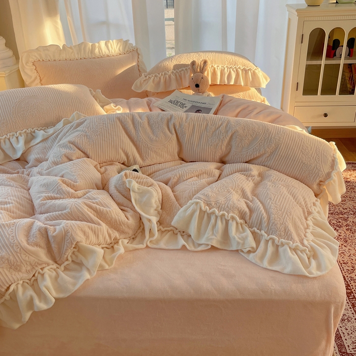 91家纺网 家纺一手货源 找家纺 六巷胡同 2025新款轻法式公主蝴蝶结提花牛奶绒四件套-风格一 公主蝴蝶结-粉