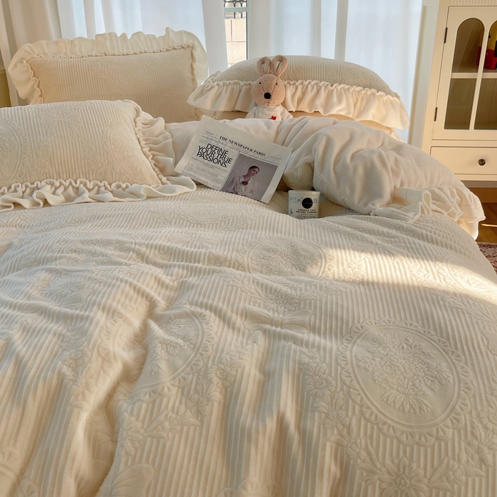 91家纺网 家纺一手货源 找家纺 六巷胡同 2025新款轻法式公主蝴蝶结提花牛奶绒四件套-风格一 公主蝴蝶结-白