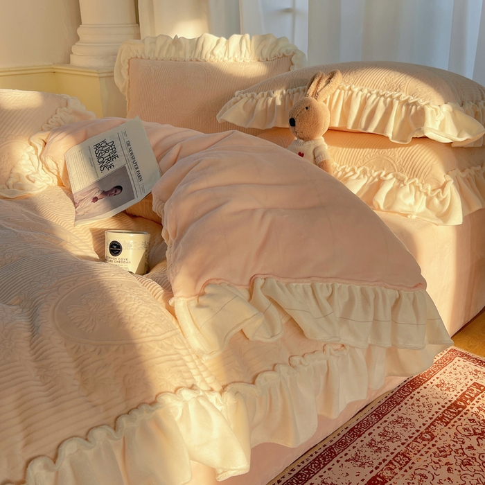 91家纺网 家纺一手货源 找家纺 六巷胡同 2025新款轻法式公主蝴蝶结提花牛奶绒四件套-风格一 公主蝴蝶结-粉