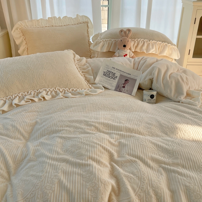 91家纺网 家纺一手货源 找家纺 六巷胡同 2025新款轻法式公主蝴蝶结提花牛奶绒四件套-风格一 公主蝴蝶结-白