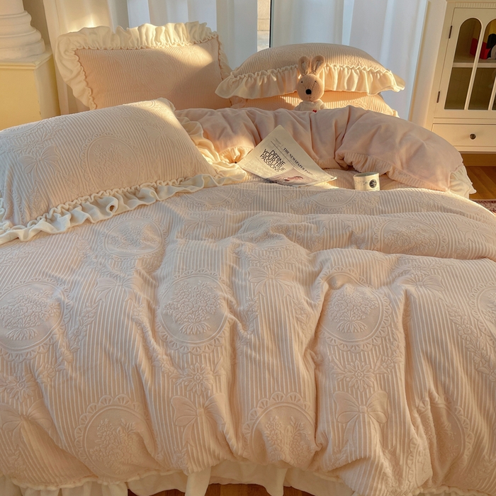 91家纺网 家纺一手货源 找家纺 六巷胡同 2025新款轻法式公主蝴蝶结提花牛奶绒四件套-风格一 公主蝴蝶结-粉