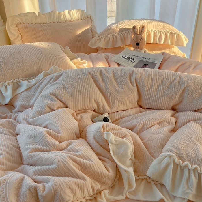 91家纺网 家纺一手货源 找家纺 六巷胡同 2025新款轻法式公主蝴蝶结提花牛奶绒四件套-风格一 公主蝴蝶结-粉