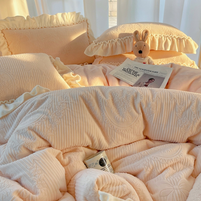 91家纺网 家纺一手货源 找家纺 六巷胡同 2025新款轻法式公主蝴蝶结提花牛奶绒四件套-风格一 公主蝴蝶结-粉