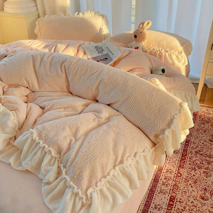 91家纺网 家纺一手货源 找家纺 （总）六巷胡同 2025新款轻法式公主蝴蝶结提花牛奶绒四件套-风格一