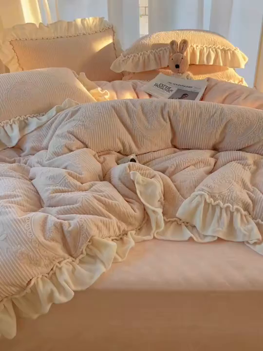 91家纺网 家纺一手货源 找家纺 六巷胡同 2025新款轻法式公主蝴蝶结提花牛奶绒四件套-风格一 公主蝴蝶结-粉