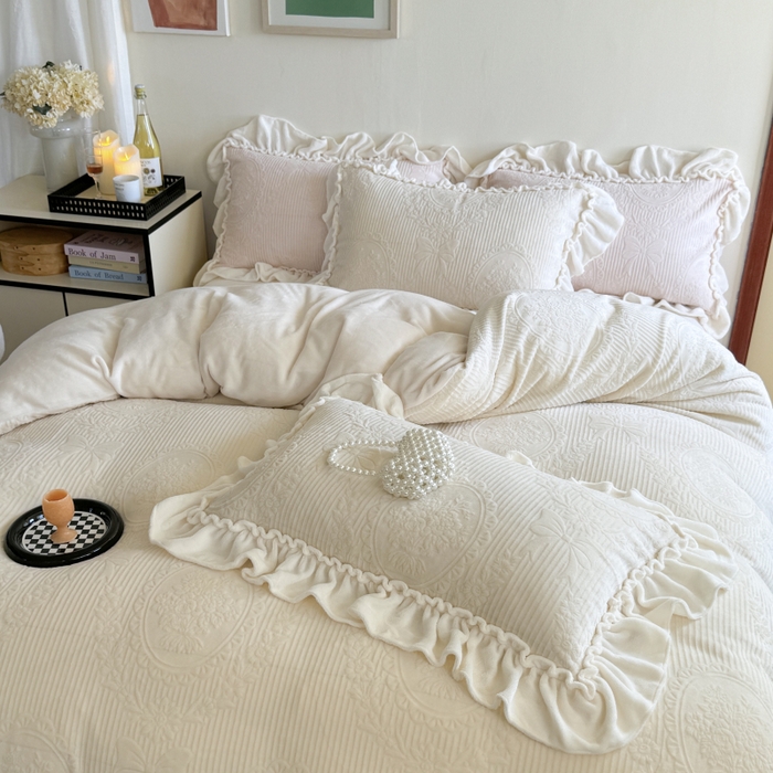 91家纺网 家纺一手货源 找家纺 （总）六巷胡同 2025新款轻法式公主蝴蝶结提花牛奶绒四件套-风格二