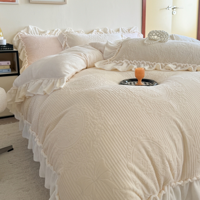 91家纺网 家纺一手货源 找家纺 （总）六巷胡同 2025新款轻法式公主蝴蝶结提花牛奶绒四件套-风格二