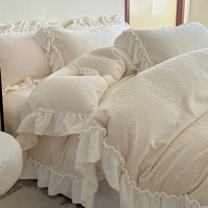 91家纺网 家纺一手货源 找家纺 （总）六巷胡同 2025新款轻法式公主蝴蝶结提花牛奶绒四件套-风格二