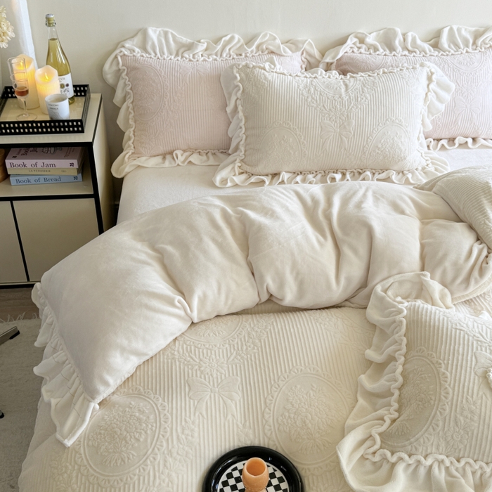 91家纺网 家纺一手货源 找家纺 （总）六巷胡同 2025新款轻法式公主蝴蝶结提花牛奶绒四件套-风格二