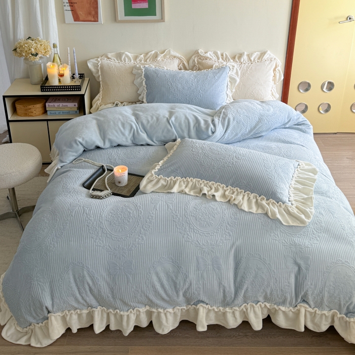 91家纺网 家纺一手货源 找家纺 六巷胡同 2025新款轻法式公主蝴蝶结提花牛奶绒四件套-风格二 公主蝴蝶结-蓝