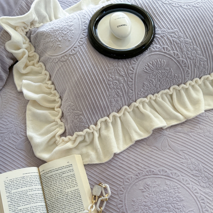 91家纺网 家纺一手货源 找家纺 六巷胡同 2025新款轻法式公主蝴蝶结提花牛奶绒四件套-风格二 公主蝴蝶结-紫