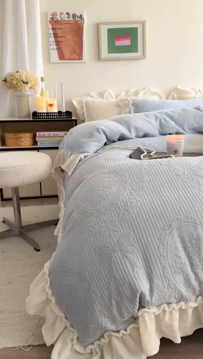 91家纺网 家纺一手货源 找家纺 六巷胡同 2025新款轻法式公主蝴蝶结提花牛奶绒四件套-风格二 公主蝴蝶结-蓝