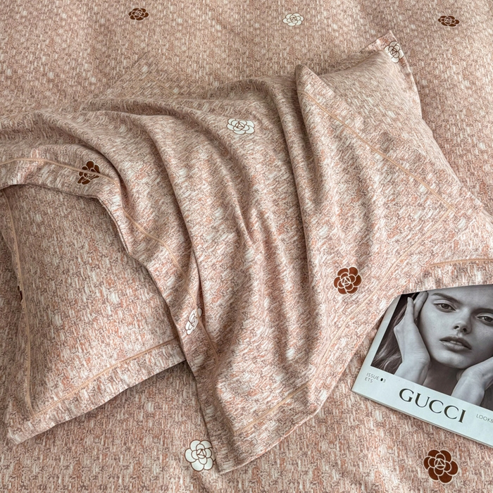 91家纺网 家纺一手货源 找家纺 凌鼎 2025新款喷气加厚磨毛四件套系列1 山茶诗篇-咖