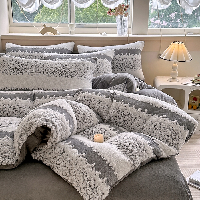 91家纺网 家纺一手货源 找家纺 家贝爱 2025秋冬新款高克重塔芙绒提花四件套 扶摇-灰