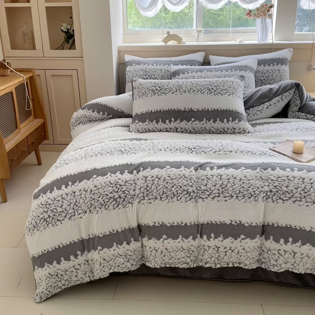 91家纺网 家纺一手货源 找家纺 家贝爱 2025秋冬新款高克重塔芙绒提花四件套 扶摇-灰