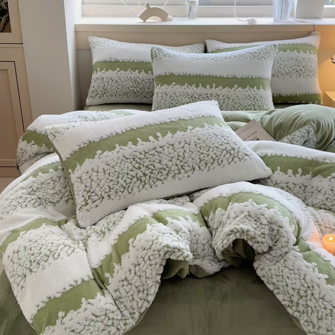 91家纺网 家纺一手货源 找家纺 家贝爱 2025秋冬新款高克重塔芙绒提花四件套 扶摇-绿