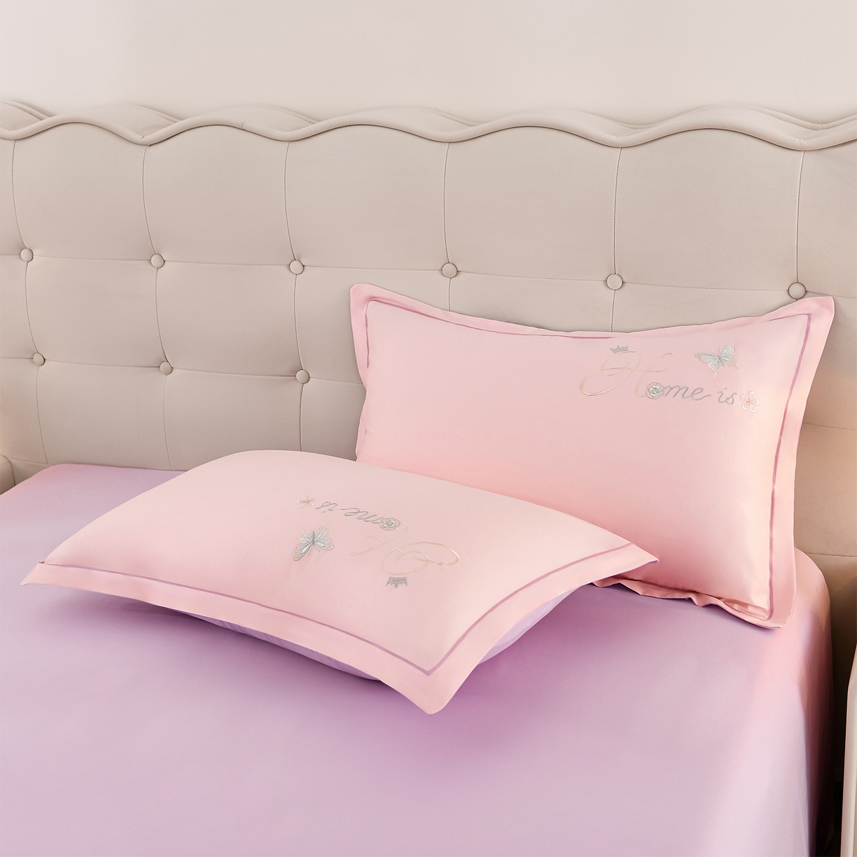 91家纺网 家纺一手货源 找家纺 绒小宣 2025新款13372全棉绣花四件套-轻舞 风铃-粉紫