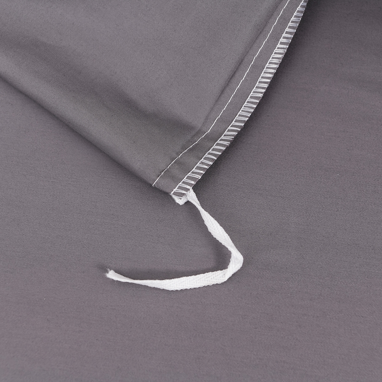 91家纺网 家纺一手货源 找家纺 绒小宣 2025新款13372全棉绣花四件套-轻舞 风铃-灰