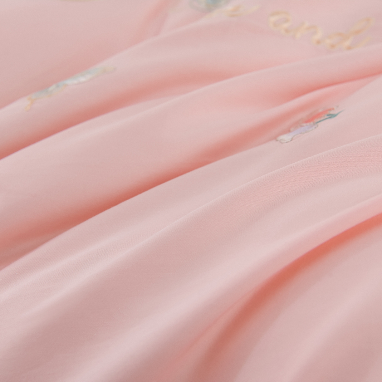 91家纺网 家纺一手货源 找家纺 绒小宣 2025新款13372全棉绣花四件套-轻舞 风铃-粉紫