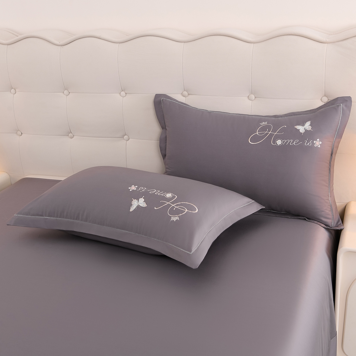 91家纺网 家纺一手货源 找家纺 绒小宣 2025新款13372全棉绣花四件套-轻舞 风铃-灰