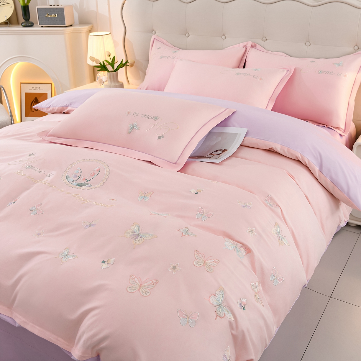 91家纺网 家纺一手货源 找家纺 绒小宣 2025新款13372全棉绣花四件套-轻舞 风铃-粉紫