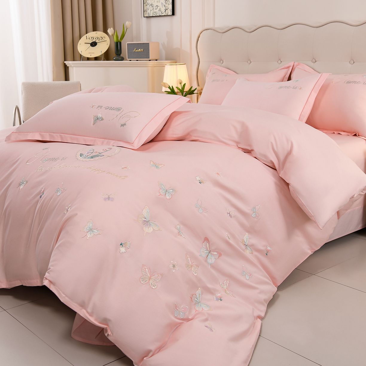 91家纺网 家纺一手货源 找家纺 绒小宣 2025新款13372全棉绣花四件套-轻舞 风铃-粉