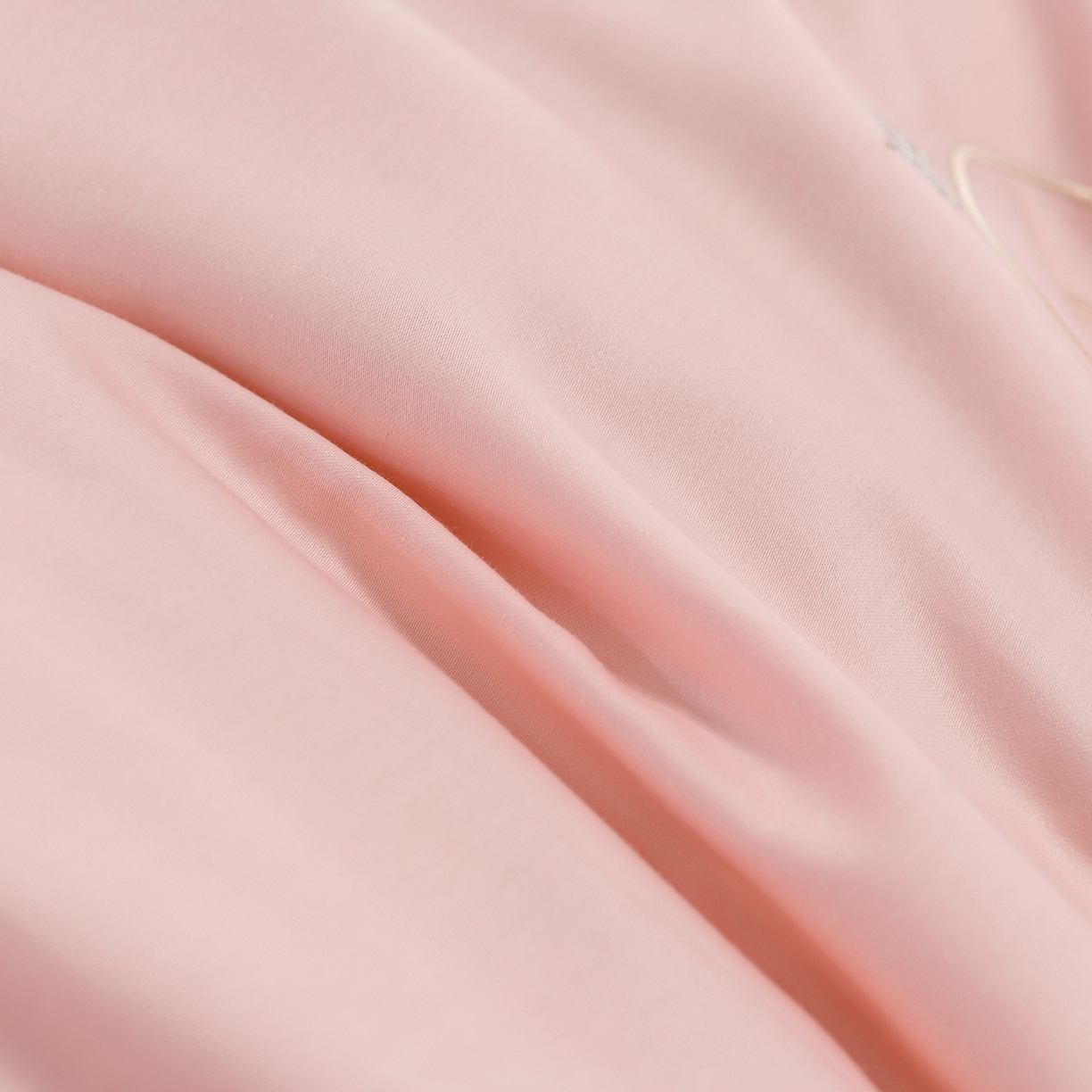 91家纺网 家纺一手货源 找家纺 绒小宣 2025新款13372全棉绣花四件套-轻舞 风铃-粉