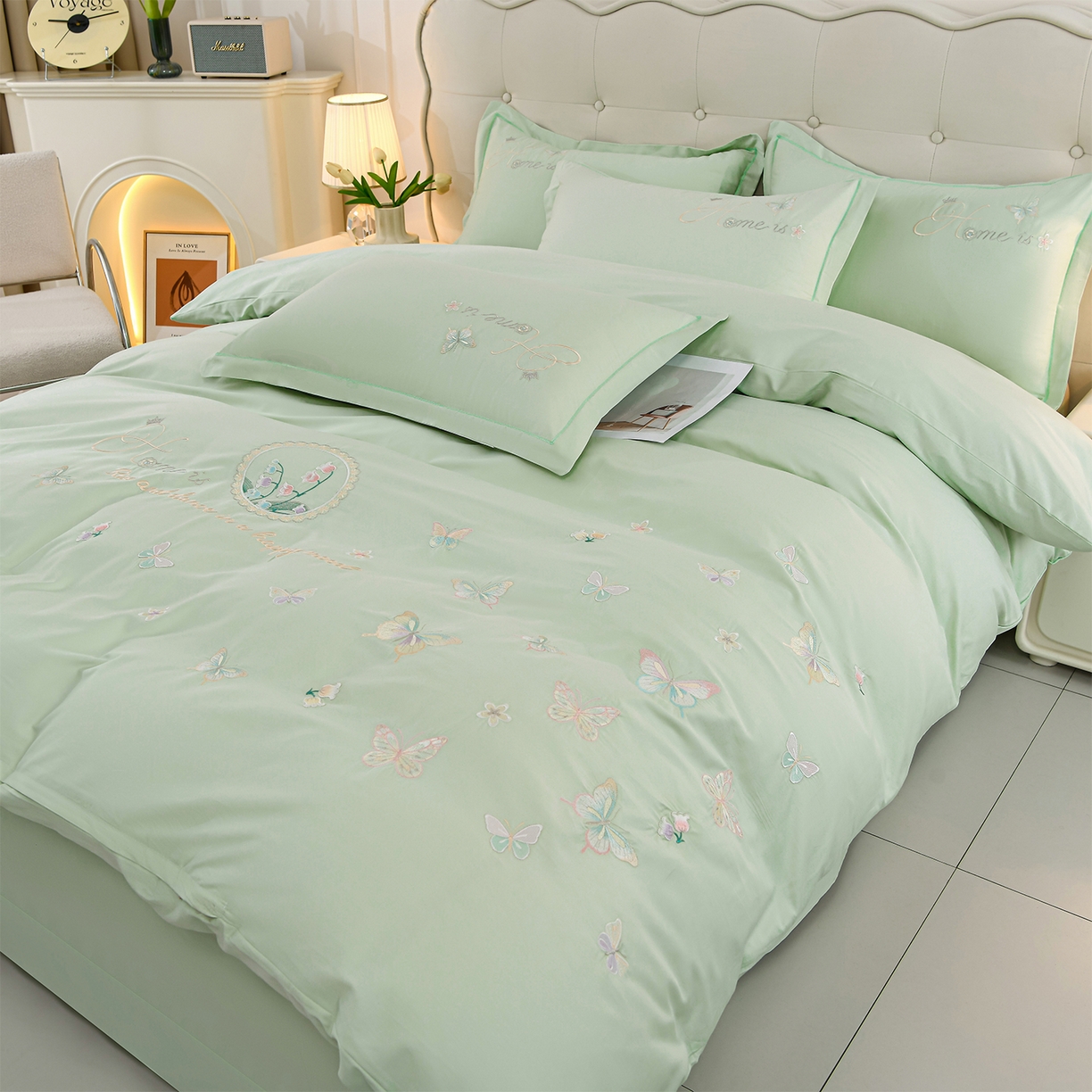 91家纺网 家纺一手货源 找家纺 绒小宣 2025新款13372全棉绣花四件套-轻舞 风铃-青