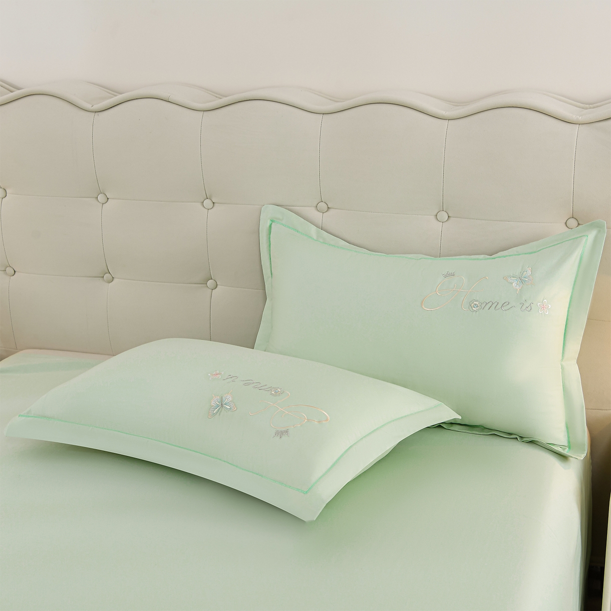 91家纺网 家纺一手货源 找家纺 绒小宣 2025新款13372全棉绣花四件套-轻舞 风铃-青