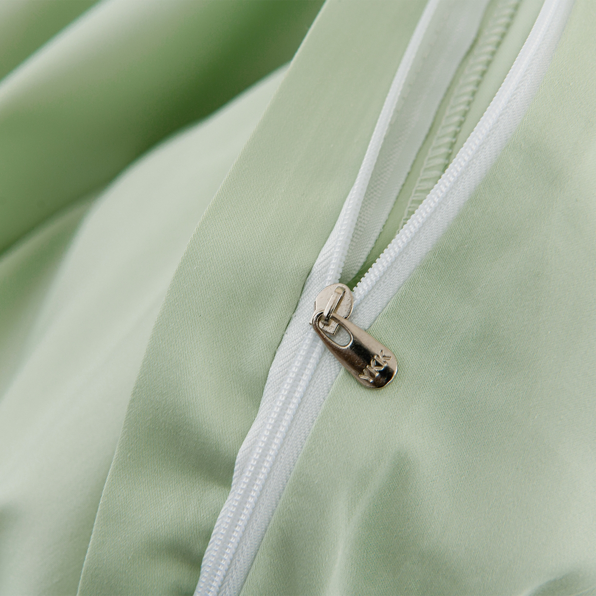 91家纺网 家纺一手货源 找家纺 绒小宣 2025新款13372全棉绣花四件套-轻舞 风铃-青