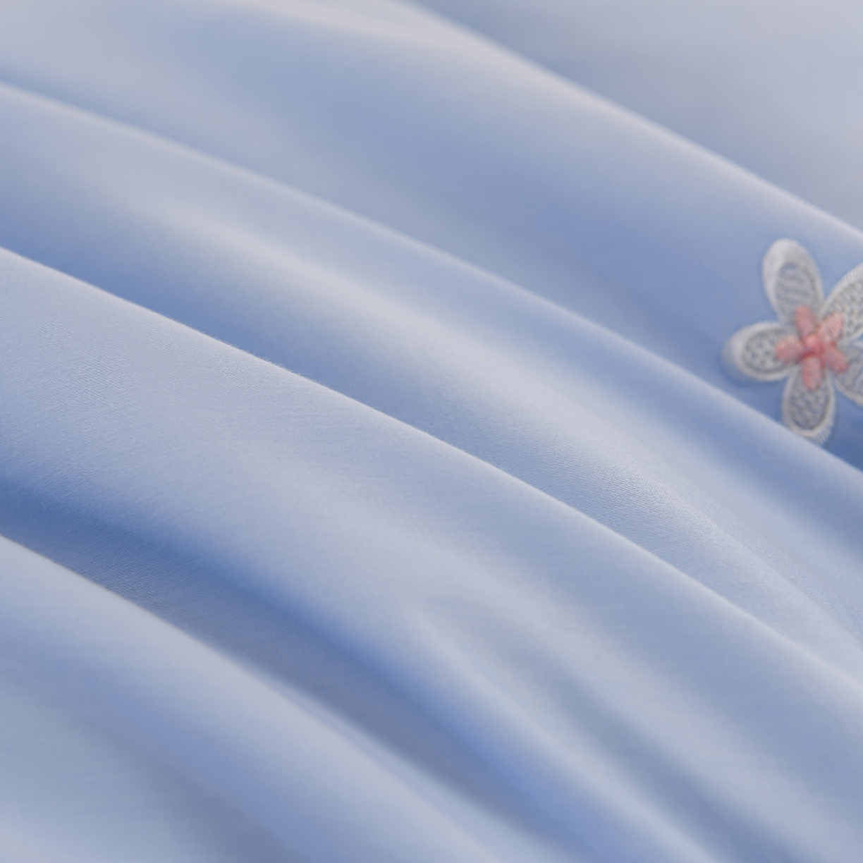 91家纺网 家纺一手货源 找家纺 绒小宣 2025新款13372全棉绣花四件套-轻舞 风铃-蓝