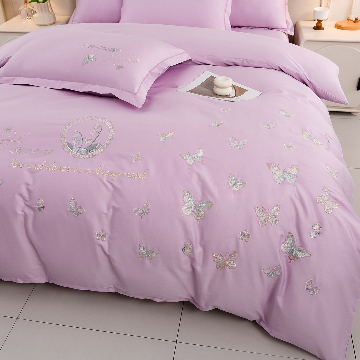 91家纺网 家纺一手货源 找家纺 绒小宣 2025新款13372全棉绣花四件套-轻舞 风铃-紫