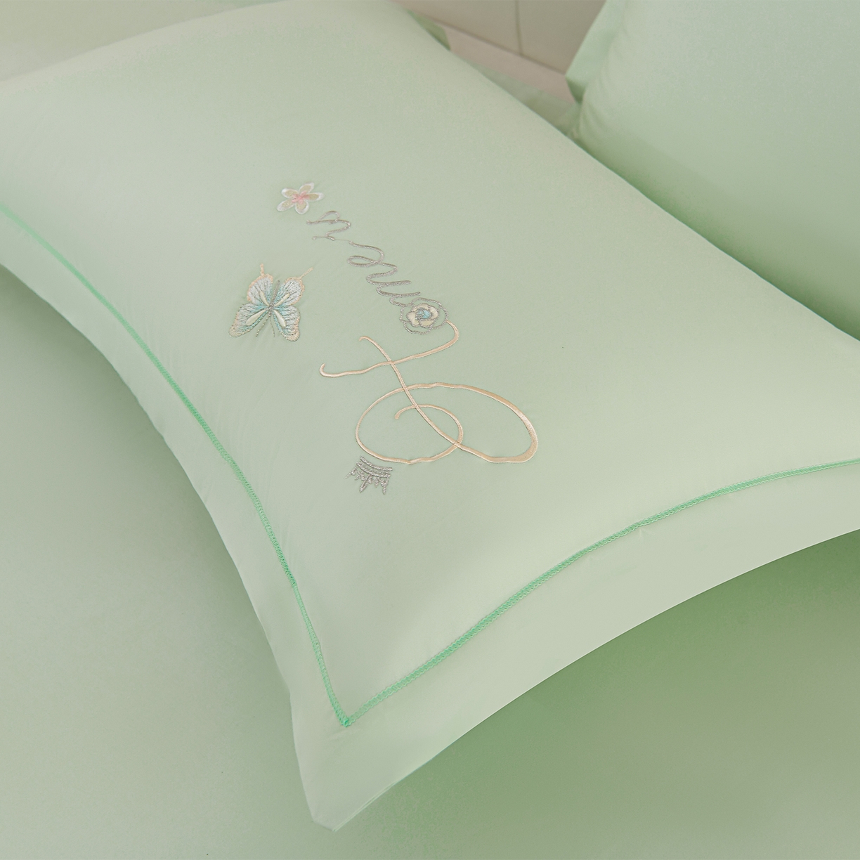 91家纺网 家纺一手货源 找家纺 绒小宣 2025新款13372全棉绣花四件套-轻舞 风铃-青