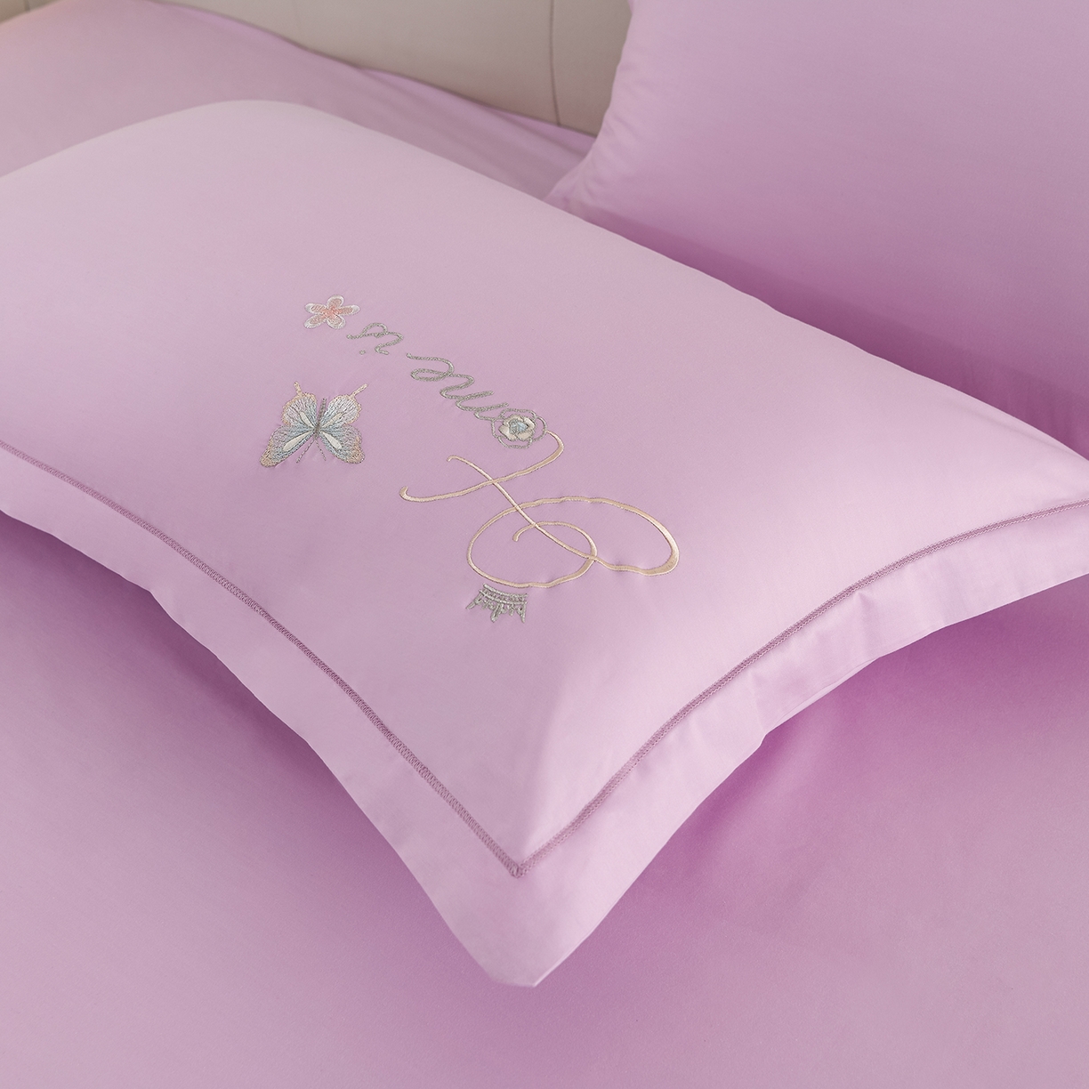 91家纺网 家纺一手货源 找家纺 绒小宣 2025新款13372全棉绣花四件套-轻舞 风铃-紫